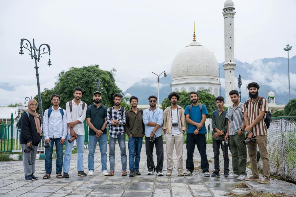 Umroh Bukan Cuma untuk Orang Tua: Cerita Gen Z yang Mulai ‘Hijrah’ ke Tanah Suci